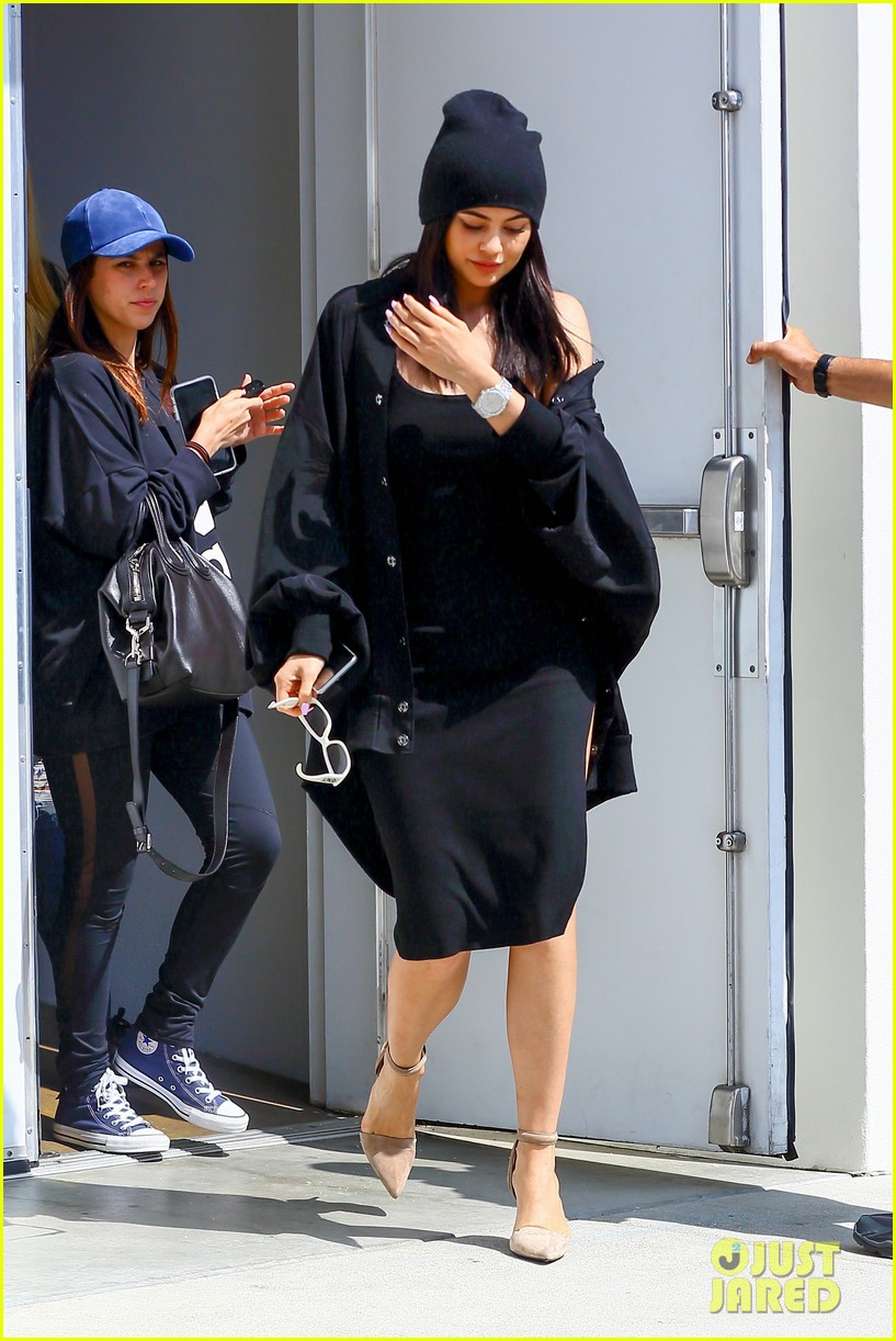 Kylie Jenner Joins Khloe Kardashian for Photo Shoot
