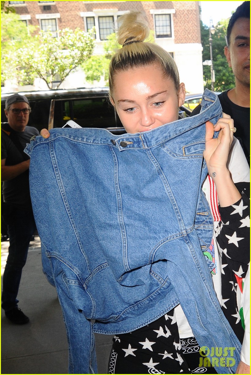 Liam Hemsworth & Miley Cyrus Get to Work in NYC After Date Night