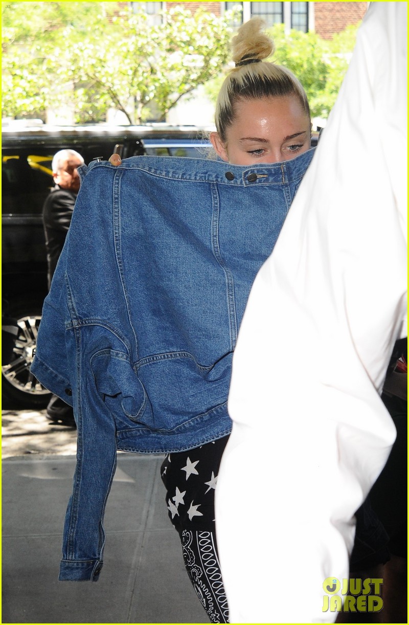 Liam Hemsworth & Miley Cyrus Get to Work in NYC After Date Night