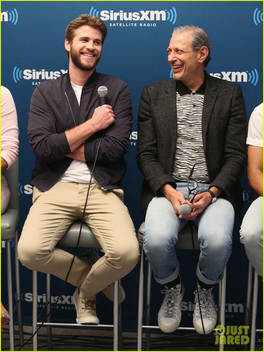 Liam Hemsworth & Miley Cyrus Get to Work in NYC After Date Night