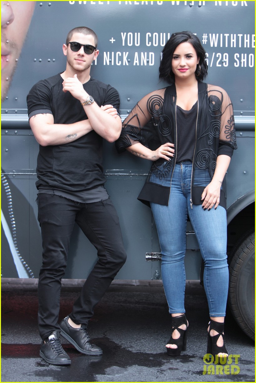 Demi Lovato & Nick Jonas Hand Out Free Treats in Atlanta