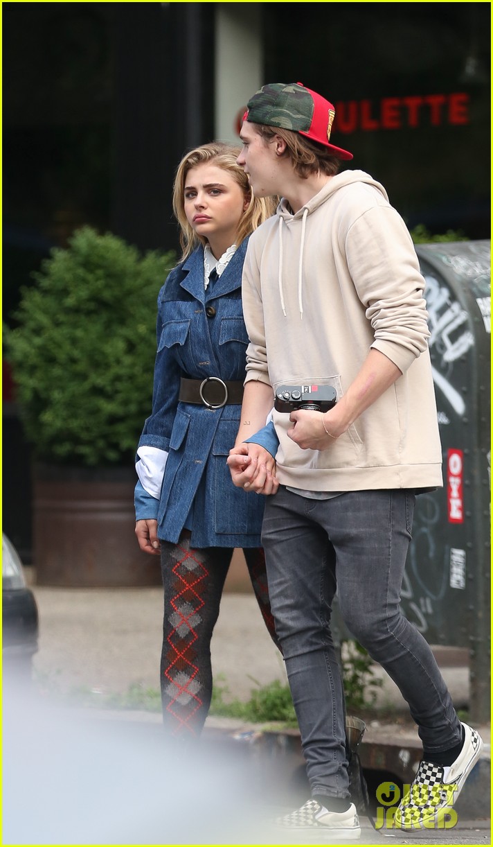 Chloe Moretz & Brooklyn Beckham Jet Back to L.A. After Her Photo Shoot