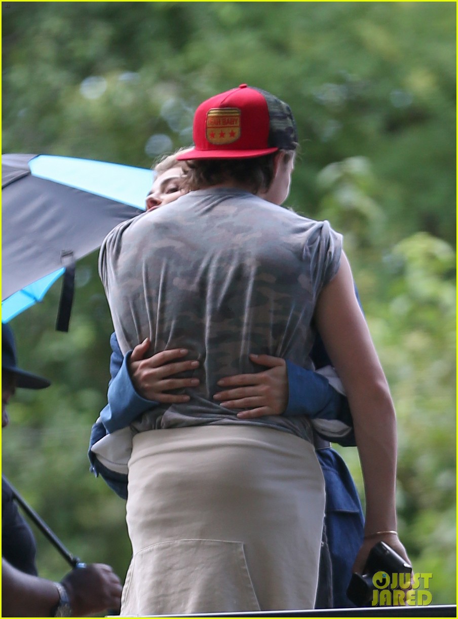 Chloe Moretz & Brooklyn Beckham Jet Back to L.A. After Her Photo Shoot