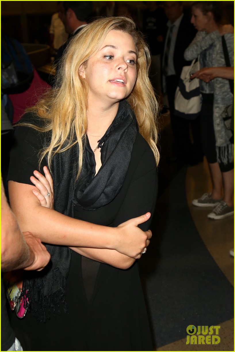 Sasha Pieterse Holds Hands With Fiance Hudson Sheaffer in the Bahamas