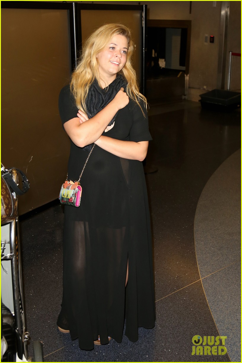 Sasha Pieterse Holds Hands With Fiance Hudson Sheaffer in the Bahamas