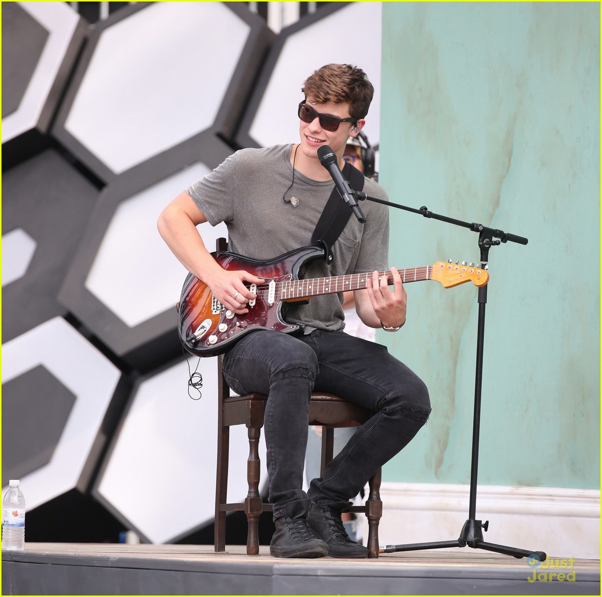 Shawn Mendes Gets In Rehearsals for MMVAs 2016