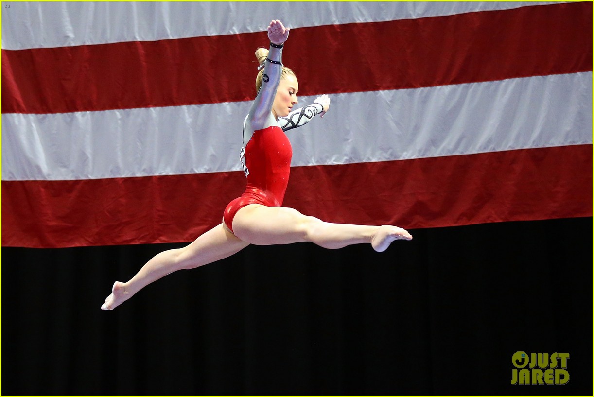 Gymnast Simone Biles Breaks Record at P&G Gymnastics Championships 2016