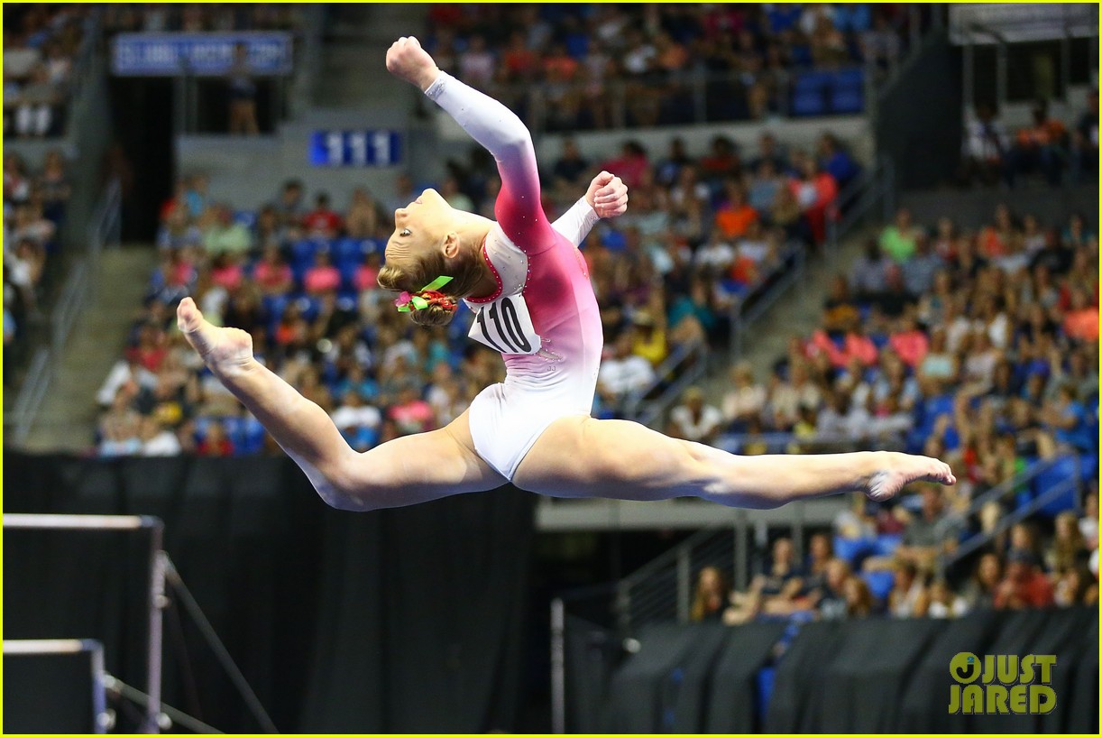 Gymnast Simone Biles Breaks Record at P&G Gymnastics Championships 2016