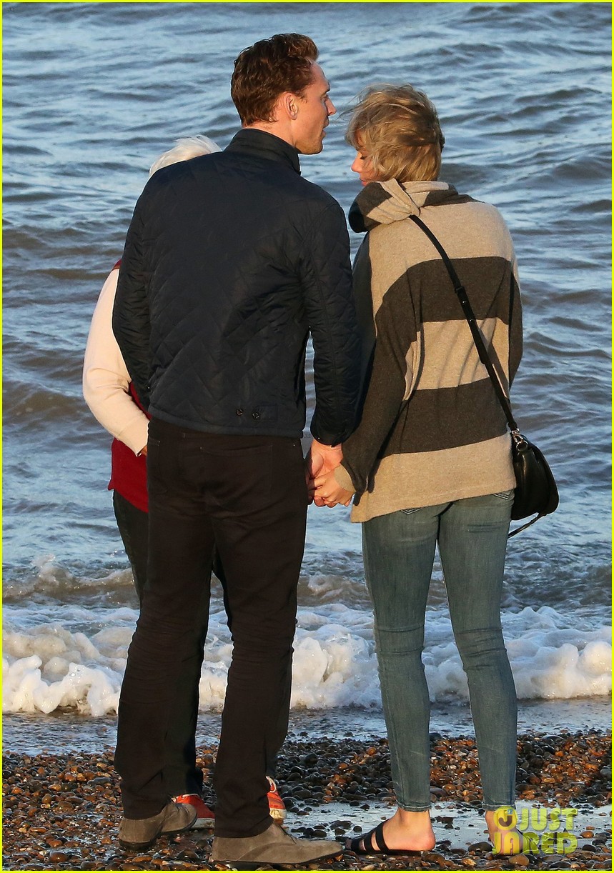 Taylor Swift Goes for Beachside Sunset Stroll with Tom Hiddleston & His Mom!