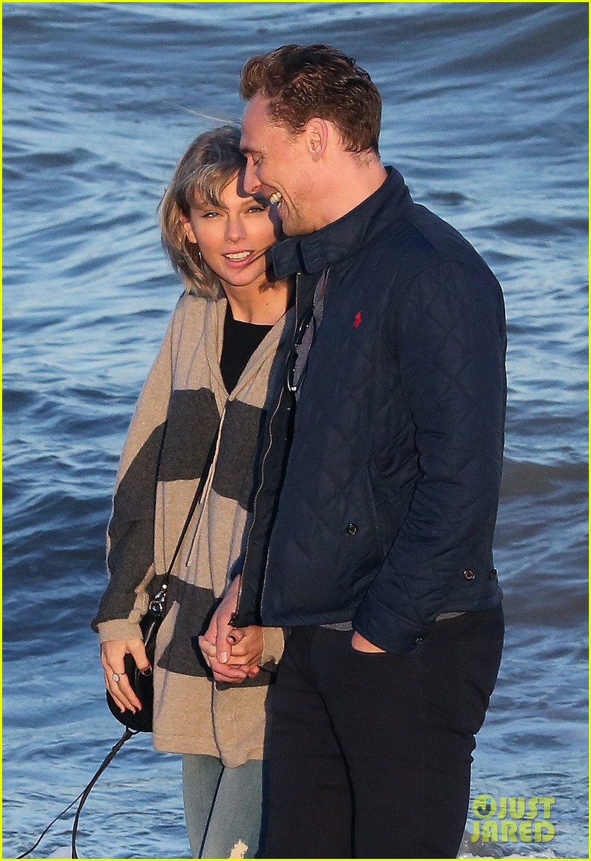 Taylor Swift Goes for Beachside Sunset Stroll with Tom Hiddleston & His Mom!