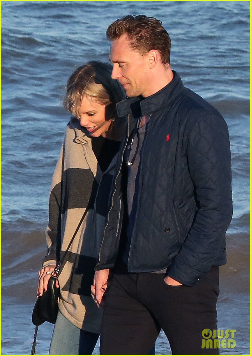 Taylor Swift Goes for Beachside Sunset Stroll with Tom Hiddleston & His Mom!