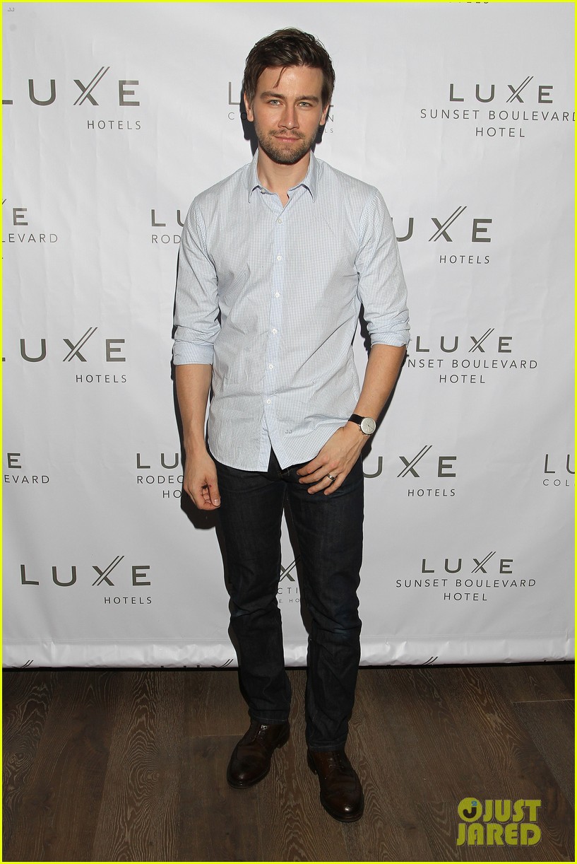 Torrance Coombs & Alyssa Campanella Couple Up at Summer Dinner party