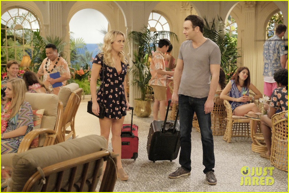 Josh Shows Up in Hawaii on 'Young & Hungry'