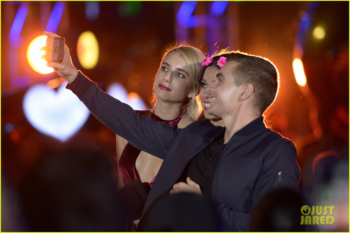 Stephen Amell Accepts 'Ship Of The Year' For Olicity at MTV Fandom Awards 2016