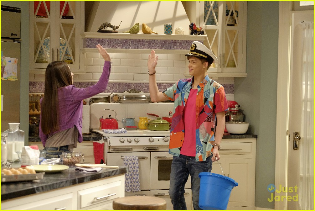 Cyd & Naldo Win A Boat on Tonight's 'Best Friends Whenever'