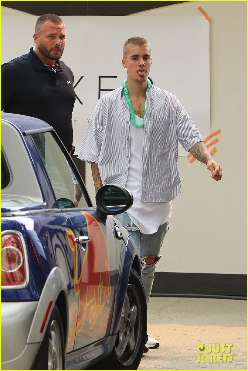 Justin Bieber Takes a Weekend Off from His Tour to Hang Out with Friends!