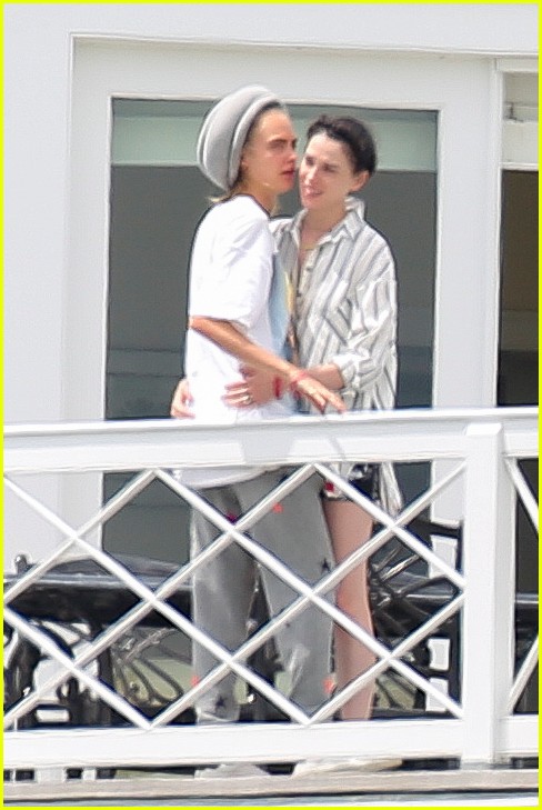Cara Delevingne & St. Vincent Prove They're Still Going Strong!