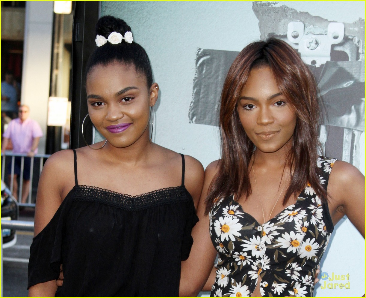 China Anne McClain & Sierra McCormick Have 'A.N.T. Farm' Reunion at 'Lights Out' Premiere