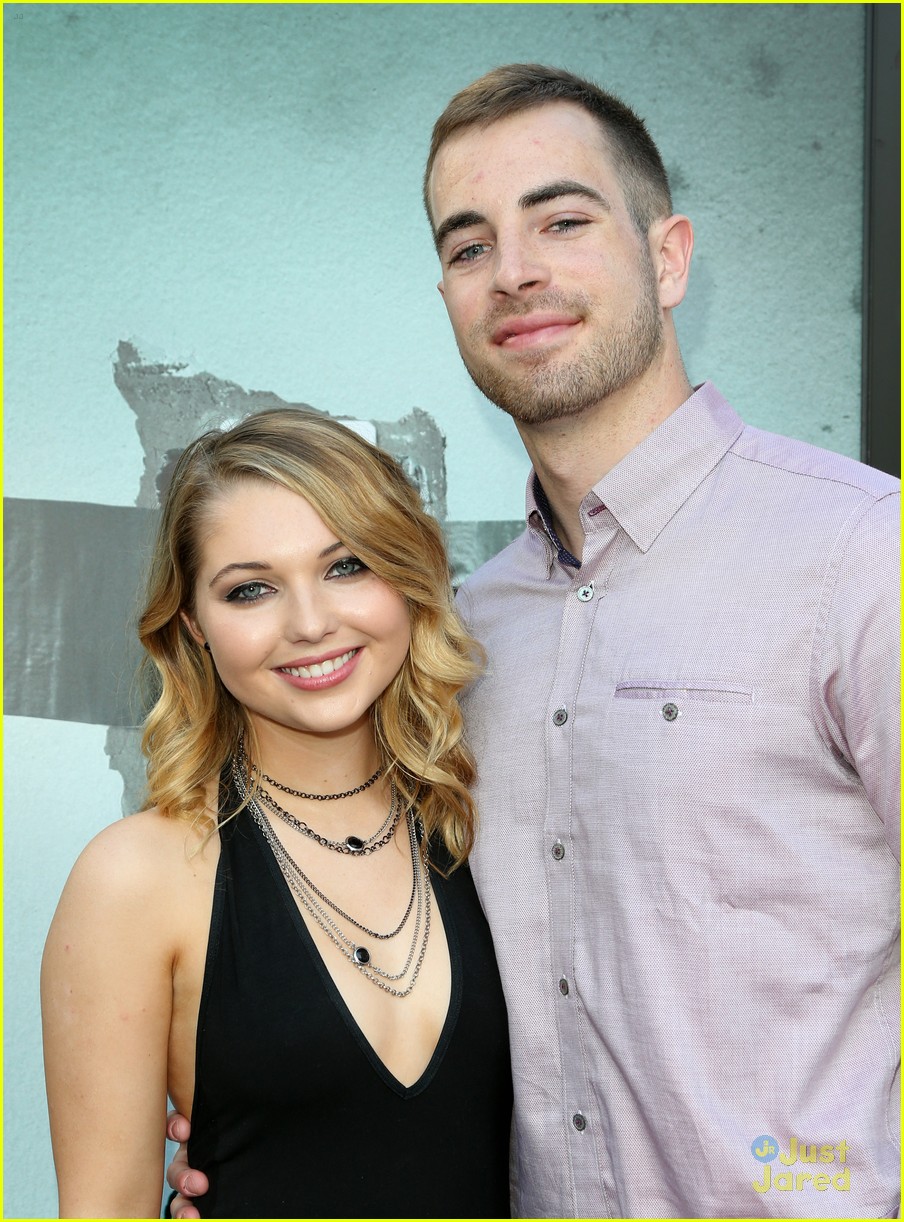 China Anne McClain & Sierra McCormick Have 'A.N.T. Farm' Reunion at 'Lights Out' Premiere