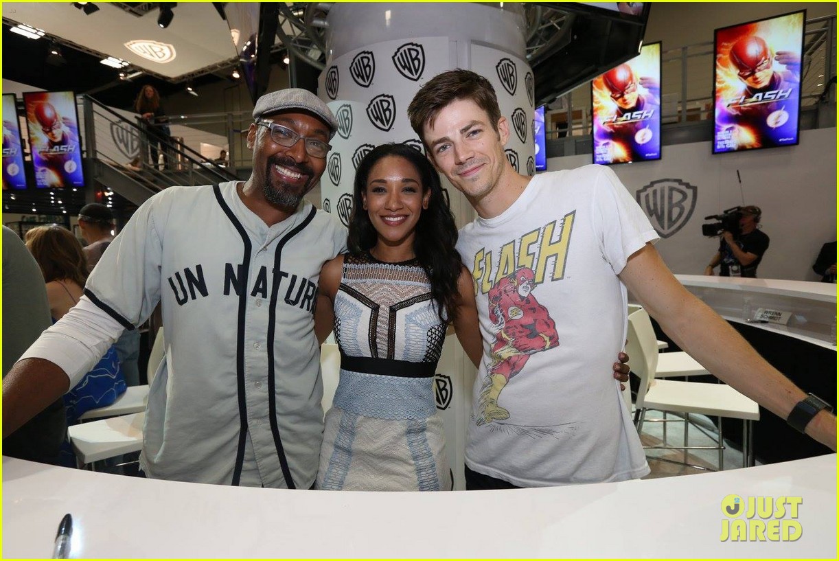 Danielle Panabaker Debuts Engagement Ring at 'Flash' Comic-Con Panel