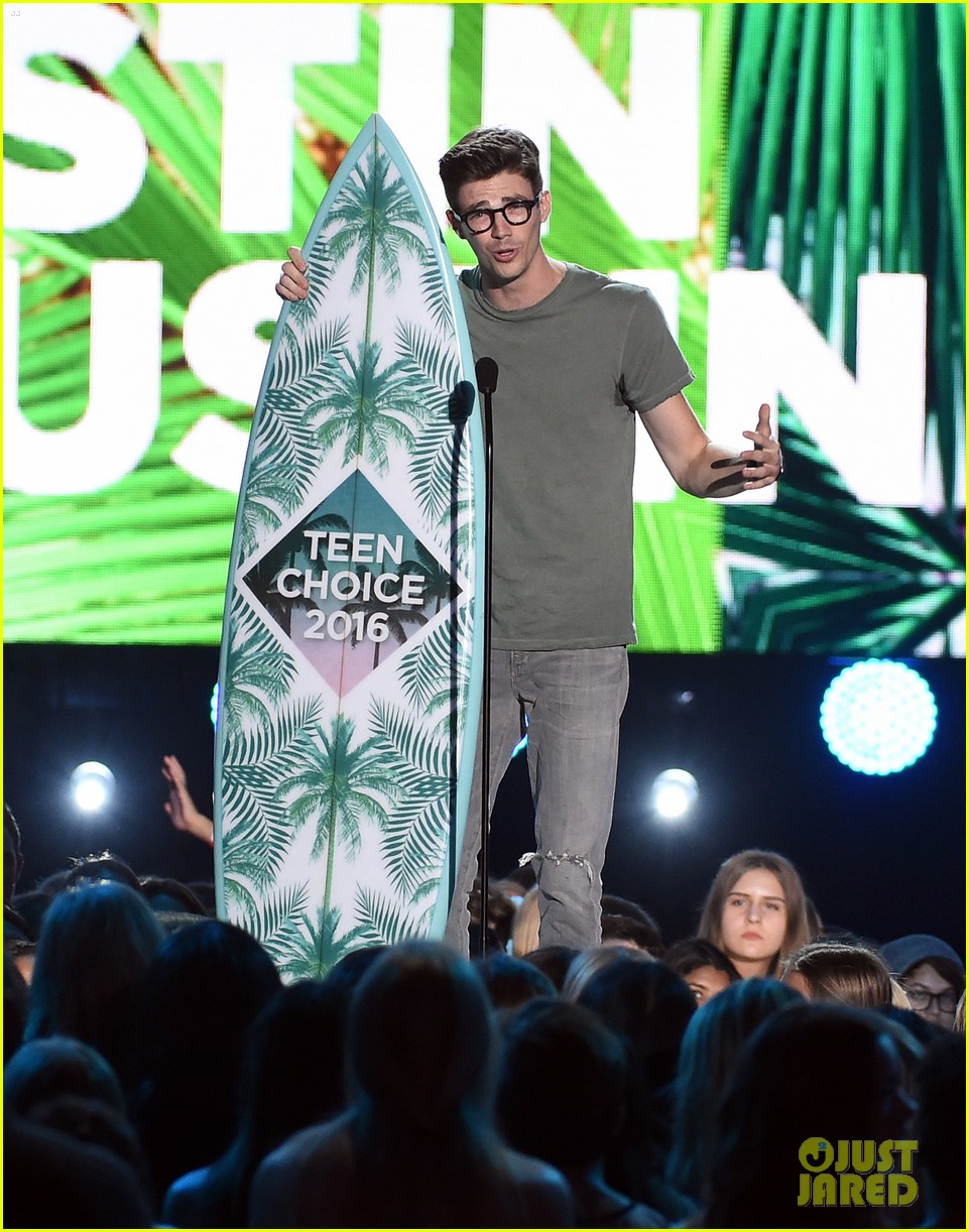 Grant Gustin Wins Choice TV Actor at Teen Choice Awards 2016