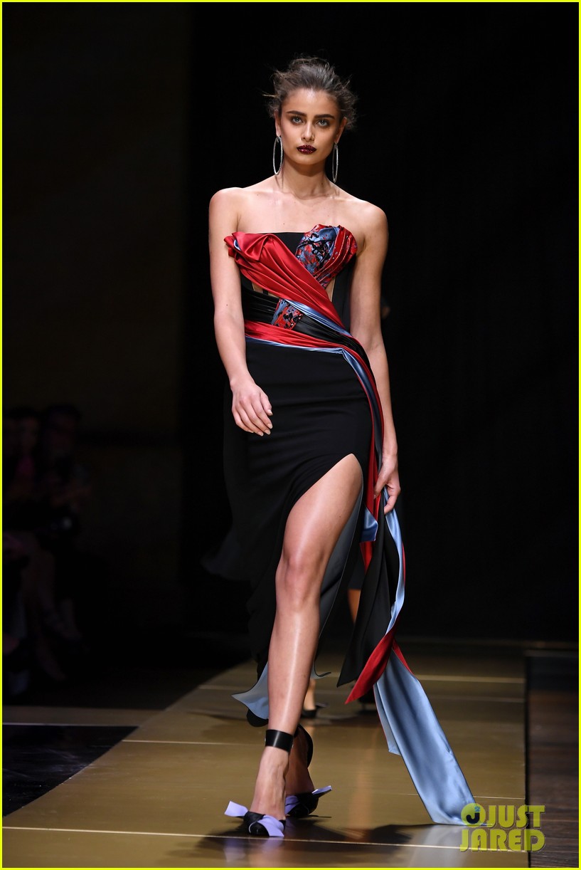 Bella Hadid, Taylor Hill, & Stella Maxwell Walk in Versace's Paris Show!