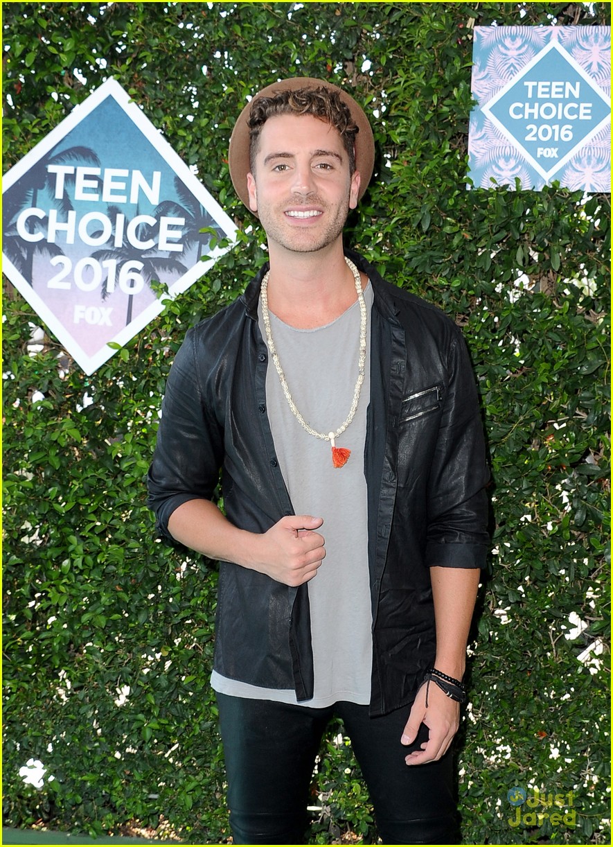 Jordan Fisher & Nick Fradiani Hit The Teen Choice Awards 2016