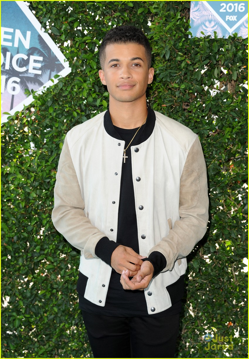 Jordan Fisher & Nick Fradiani Hit The Teen Choice Awards 2016