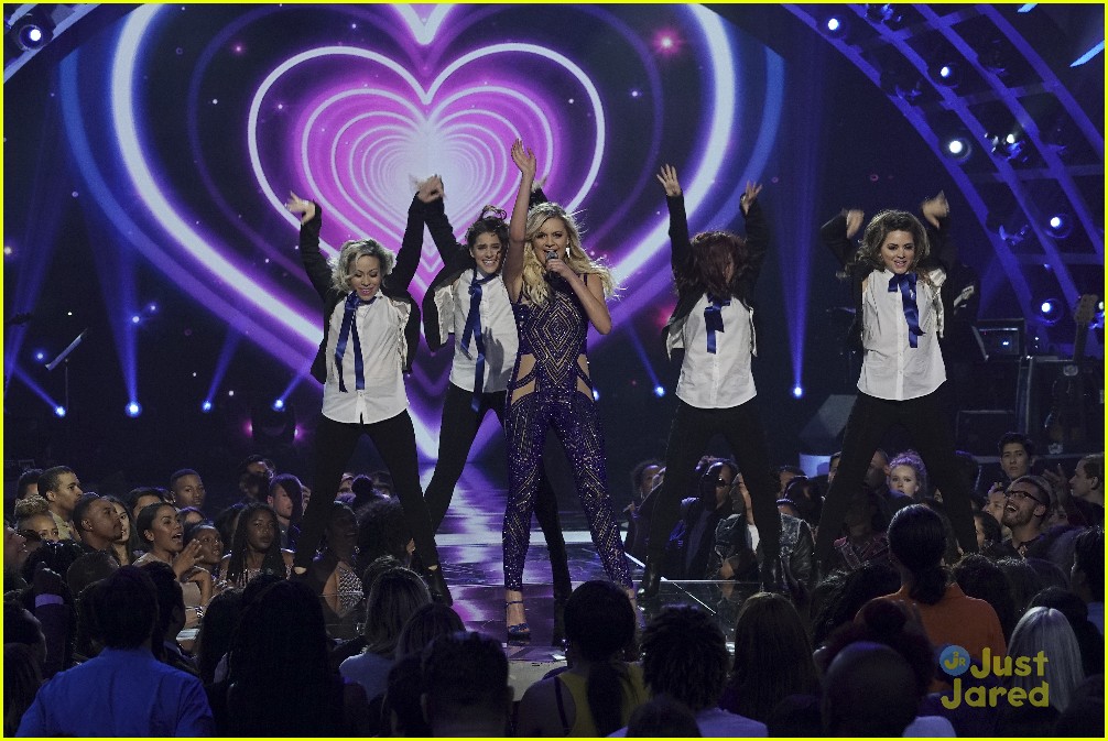 Kelsea Ballerini Sings Britney Spears & Shania Twain Medley on 'Greatest Hits' - Watch Here!