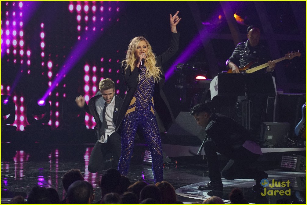 Kelsea Ballerini Sings Britney Spears & Shania Twain Medley on 'Greatest Hits' - Watch Here!