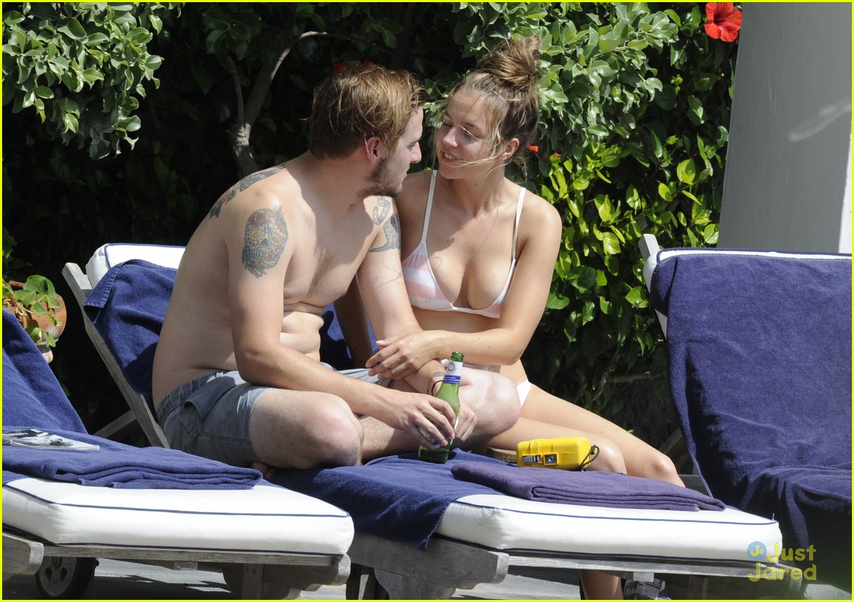 Kendall Schmidt & Micaela Von Turkovich Spend The Day Poolside in Italy