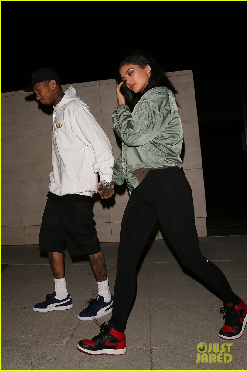 Kylie Jenner Shows How Dedicated She is to Making Photo Shoots Perfect
