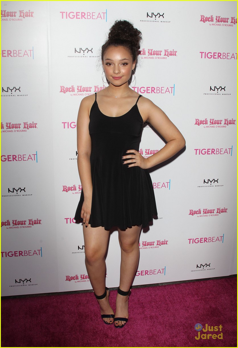 Maddie Ziegler & Sister Mackenzie Host TigerBeat's Official Teen Choice Awards Pre-Party