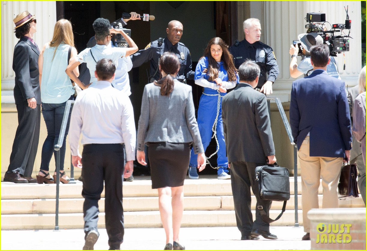 Emma Roberts Returns to Set of 'Scream Queens' Season 2!