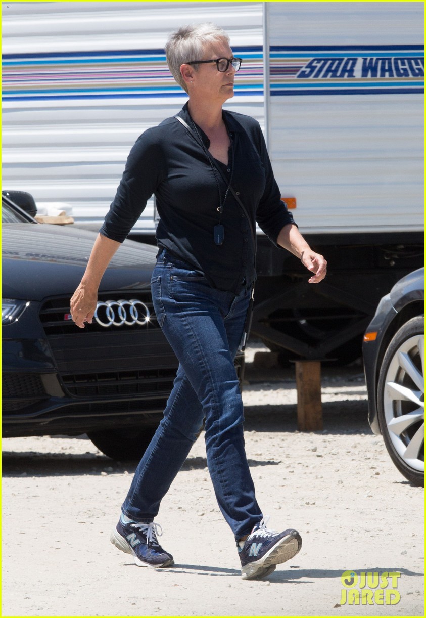 Emma Roberts Returns to Set of 'Scream Queens' Season 2!