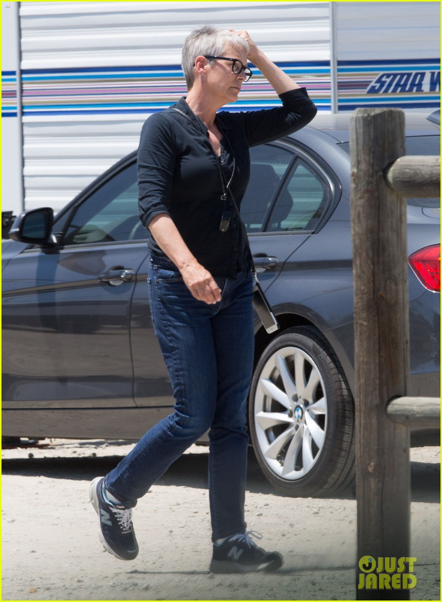 Emma Roberts Returns to Set of 'Scream Queens' Season 2!
