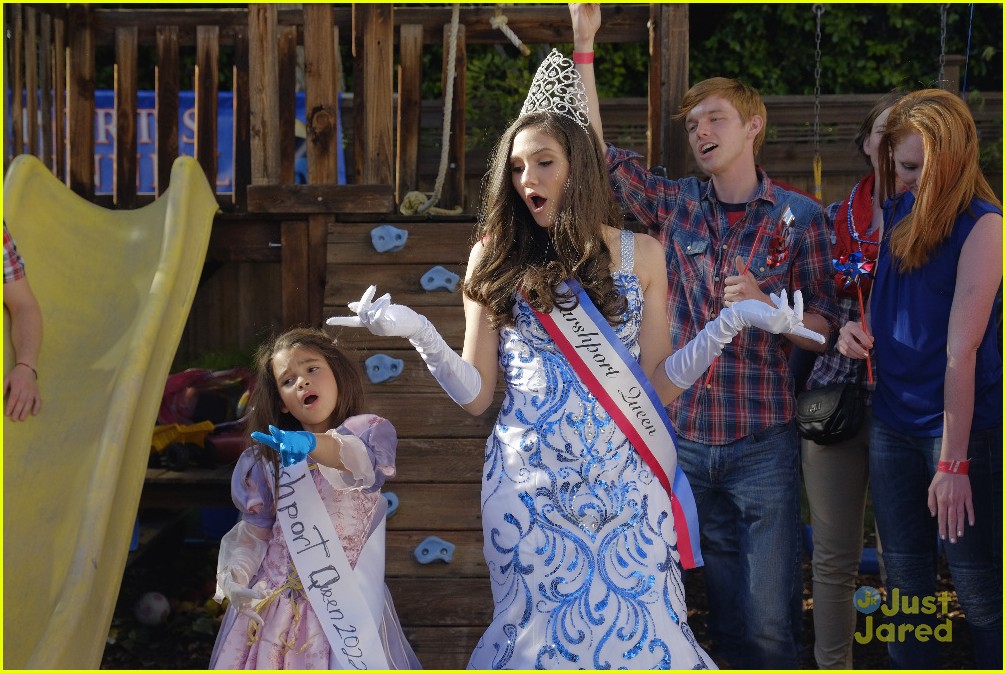 Ronni Hawk Becomes A Queen & Rachel Platten Performs on 'Stuck In The Middle' Tonight!