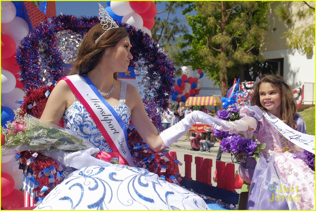 Ronni Hawk Becomes A Queen & Rachel Platten Performs on 'Stuck In The Middle' Tonight!