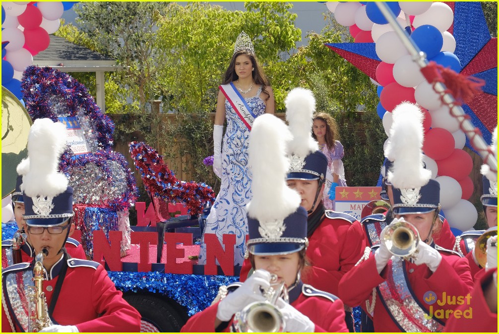 Ronni Hawk Becomes A Queen & Rachel Platten Performs on 'Stuck In The Middle' Tonight!