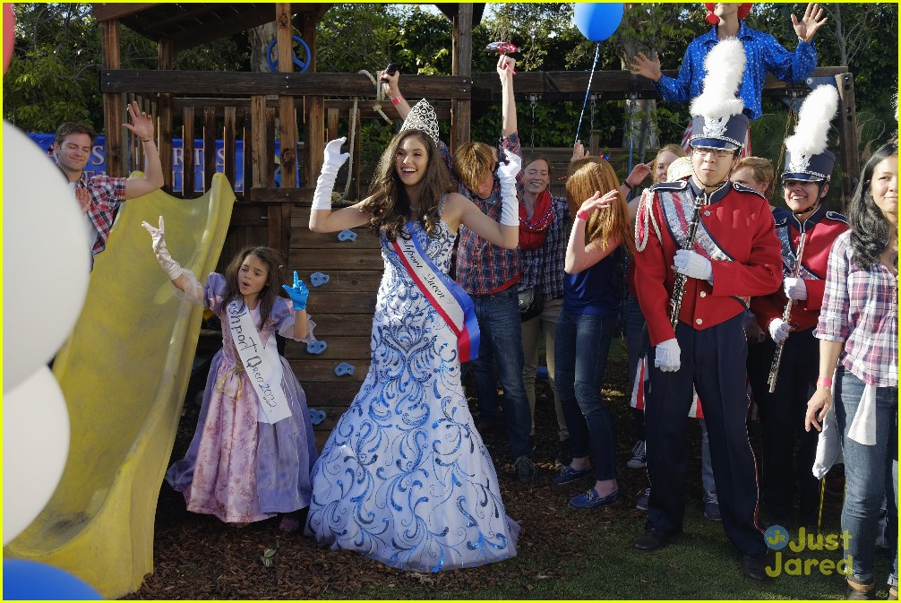 Ronni Hawk Becomes A Queen & Rachel Platten Performs on 'Stuck In The Middle' Tonight!