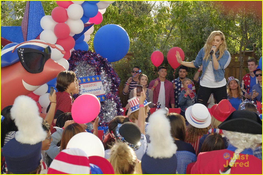 Ronni Hawk Becomes A Queen & Rachel Platten Performs on 'Stuck In The Middle' Tonight!