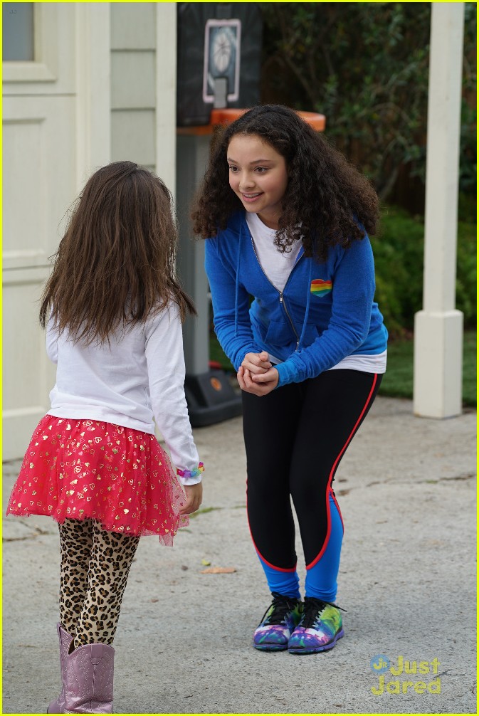 Georgie Gets A Last-Minute Quinceañera on 'Stuck In The Middle' Tonight