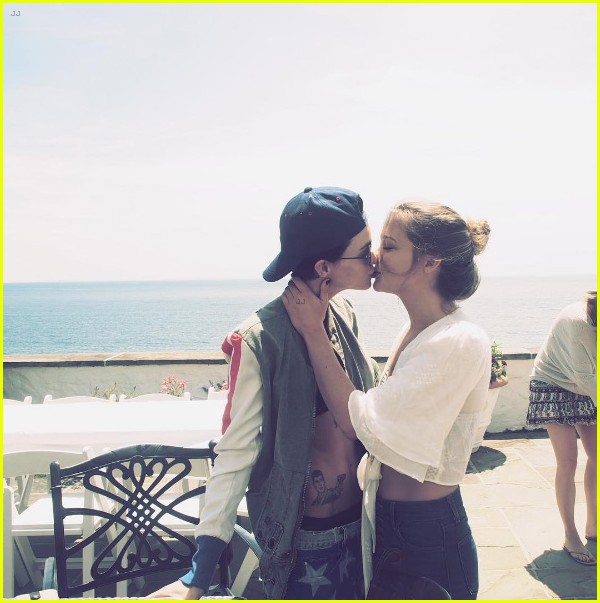 Taylor Swift & Tom Hiddleston Couple Up in Cute Photo With Blake Lively & Ryan Reynolds!