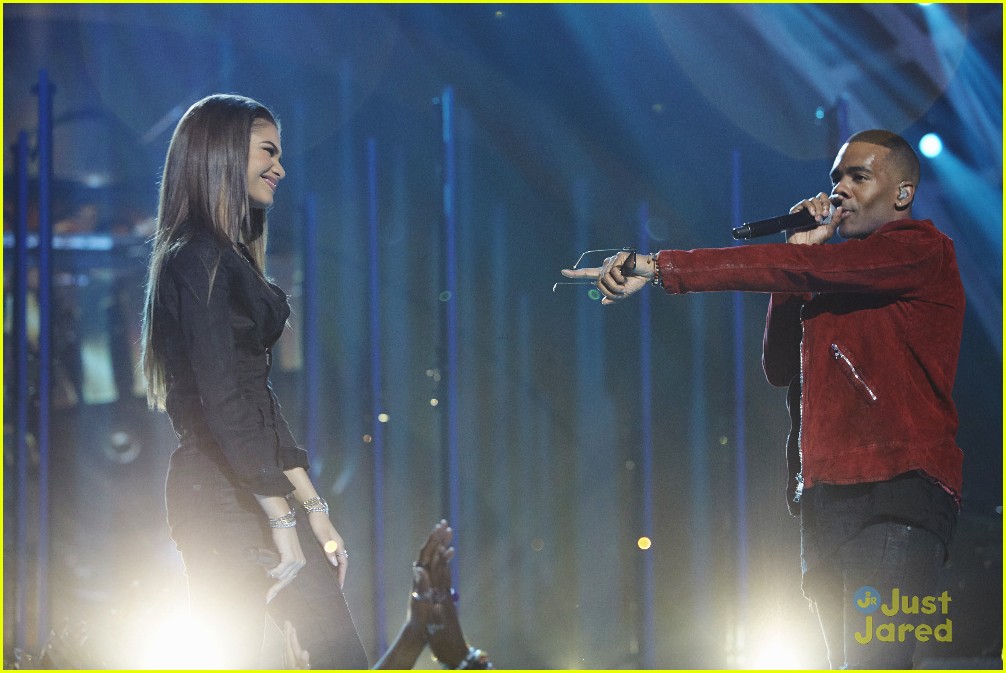 Zendaya Sings 'Let Me Love You' With Mario on 'Greatest Hits'