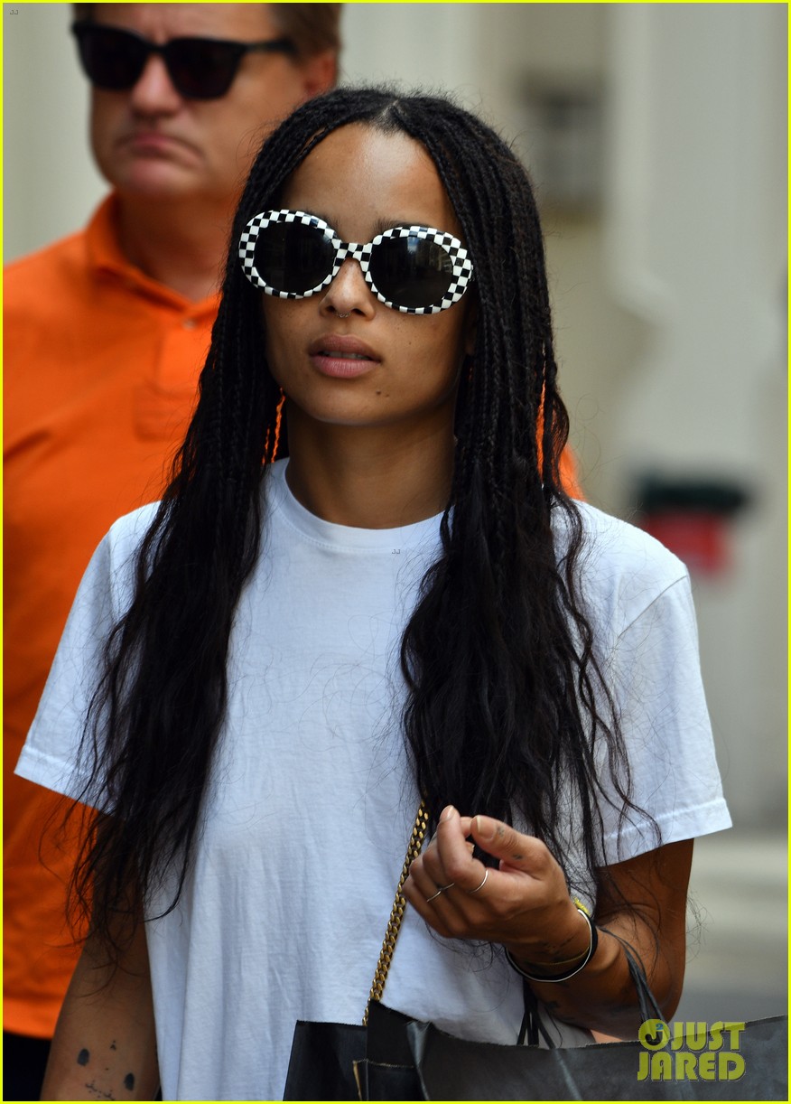 Zoe Kravitz & Miley Cyrus Release Lolawolf Song 'Teardrop' - Listen!
