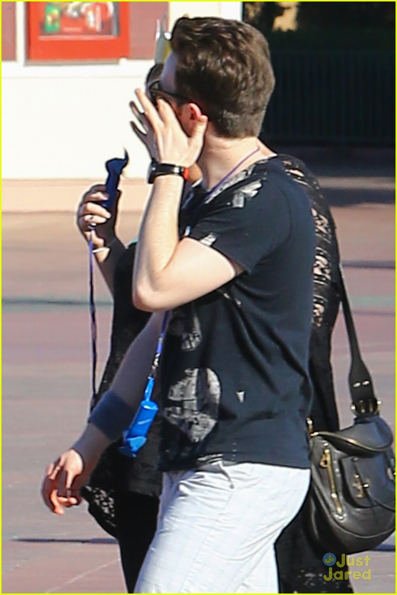 Chris Colfer Thinks Hillary Clinton is 'Extraordinary'