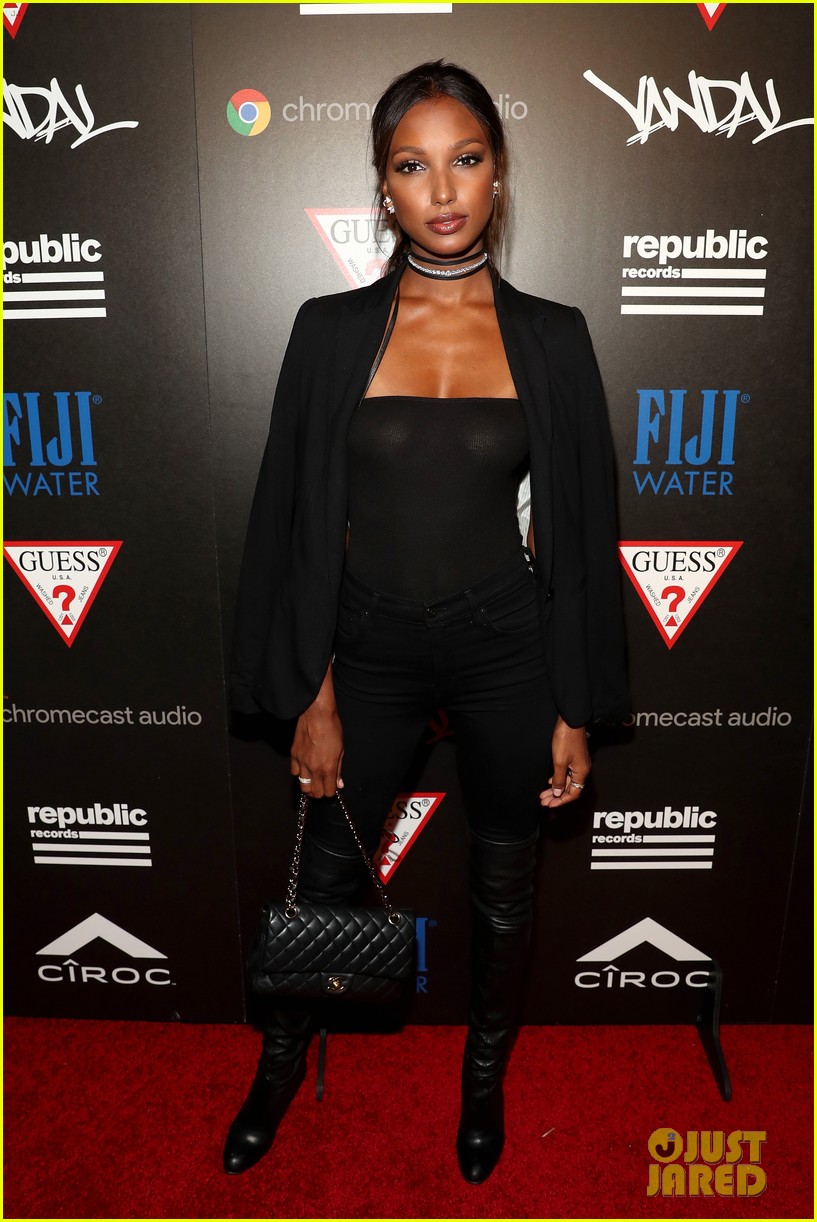 Hailee Steinfeld, Hailey Baldwin & Holland Roden Celebrate At Republic Records MTV VMAs After Party!