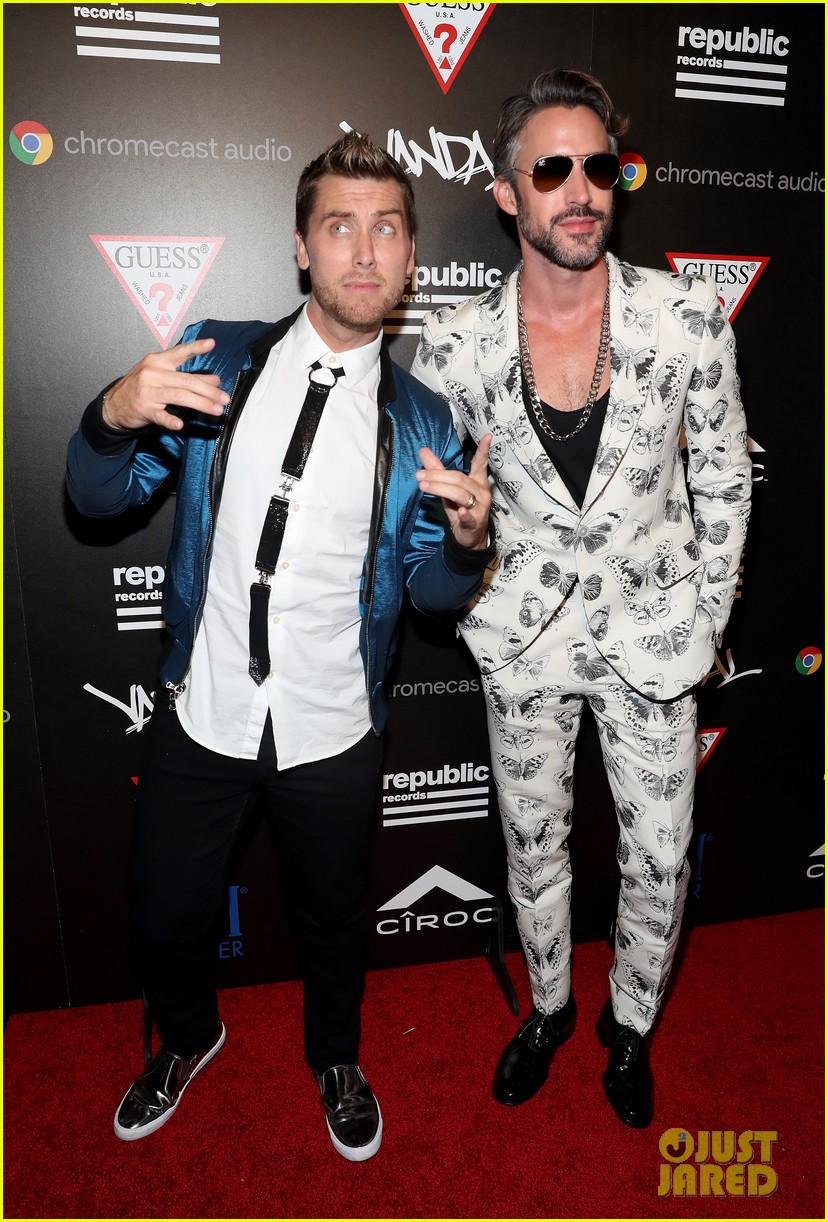 Hailee Steinfeld, Hailey Baldwin & Holland Roden Celebrate At Republic Records MTV VMAs After Party!