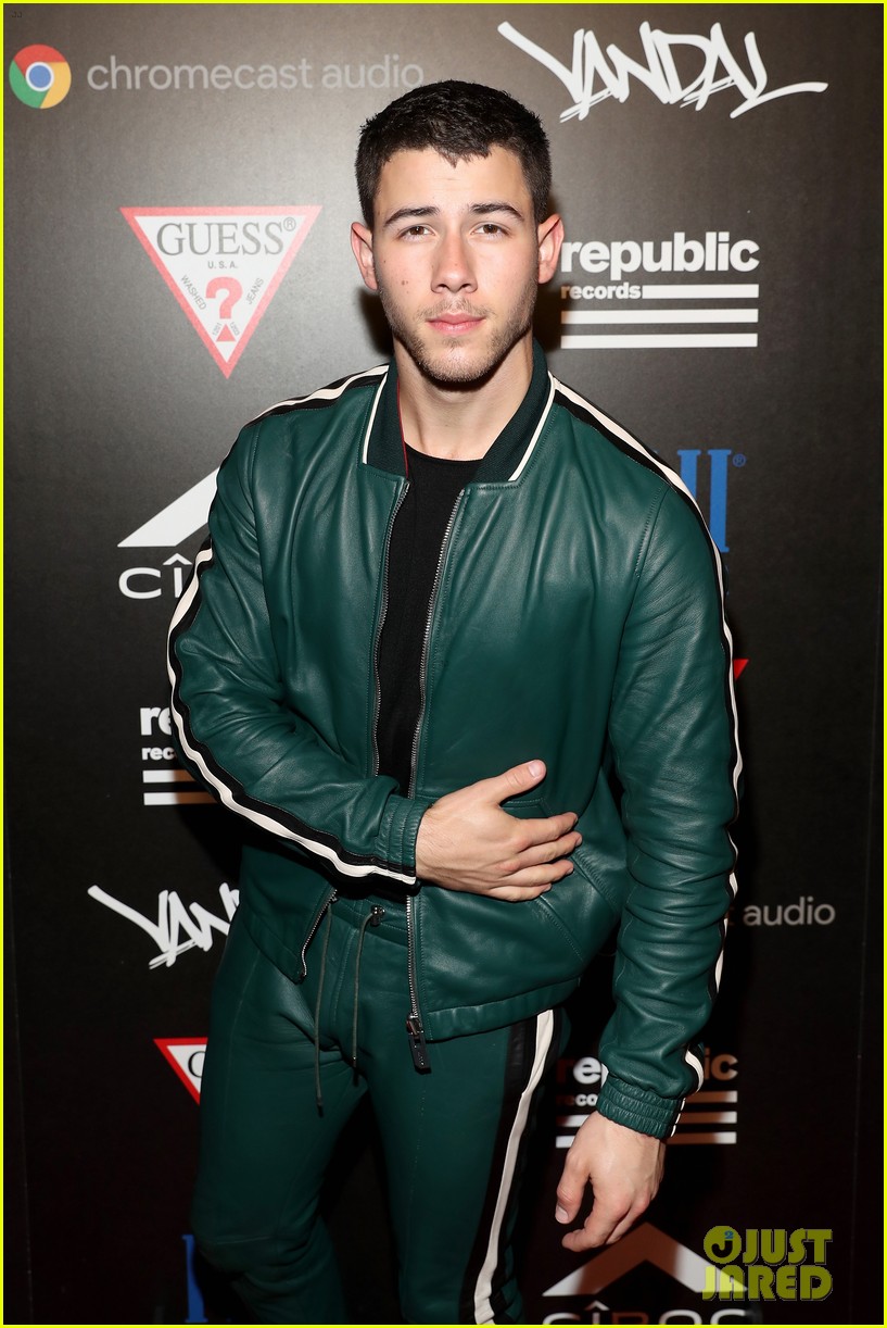 Hailee Steinfeld, Hailey Baldwin & Holland Roden Celebrate At Republic Records MTV VMAs After Party!