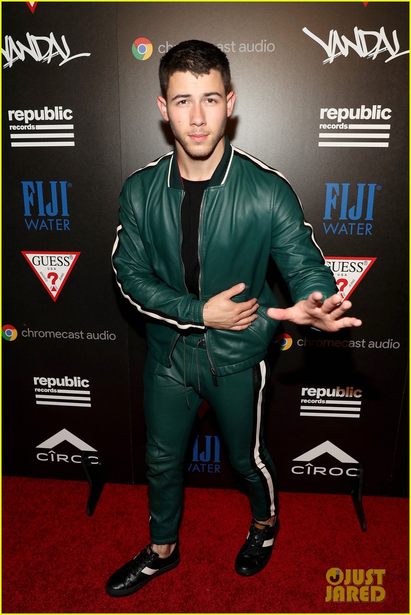Hailee Steinfeld, Hailey Baldwin & Holland Roden Celebrate At Republic Records MTV VMAs After Party!
